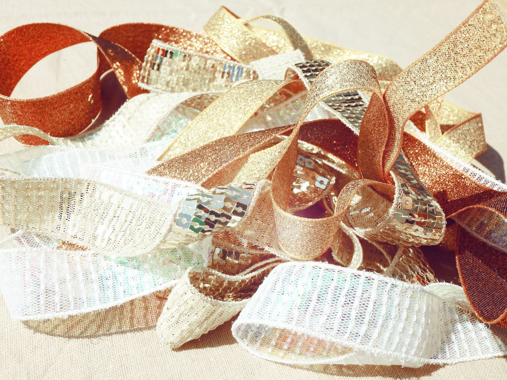 gold-ribbon-380700_1920